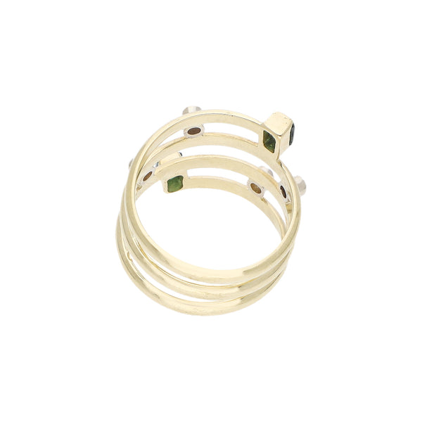 Anillo diseño especial con esmeraldas y sintéticos en oro amarillo 14 kilates.
