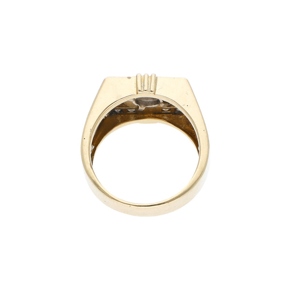 Anillo tipo sello con sintéticos en oro tres tonos 14 kilates.