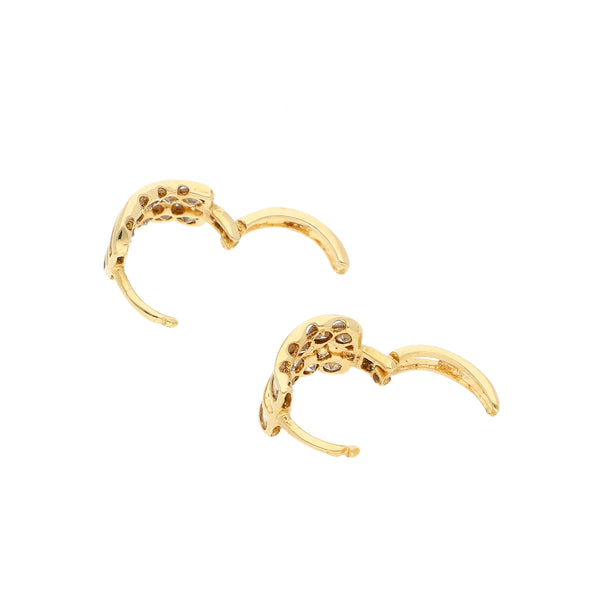 Arracadas caladas con sintéticos en oro amarillo 18 kilates.