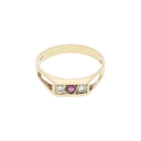 Anillo calado con sintéticos en oro amarillo 14 kilates.