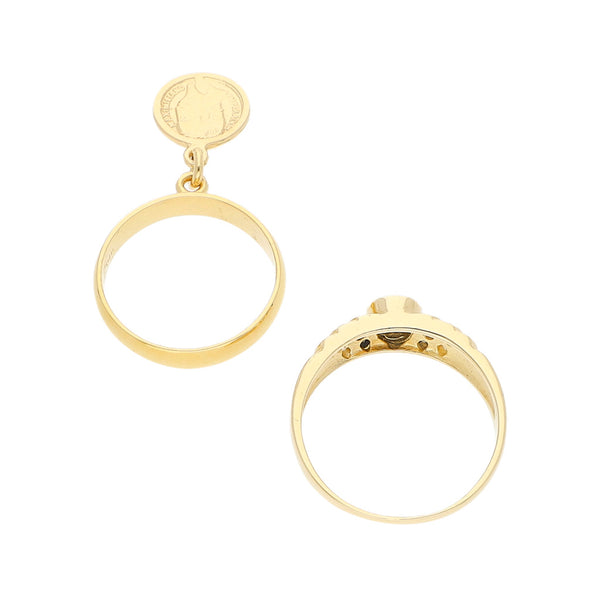 Anillo y argolla hechuras diferenetes motivo moneda y sintéticos en oro amarillo 14 kilates.