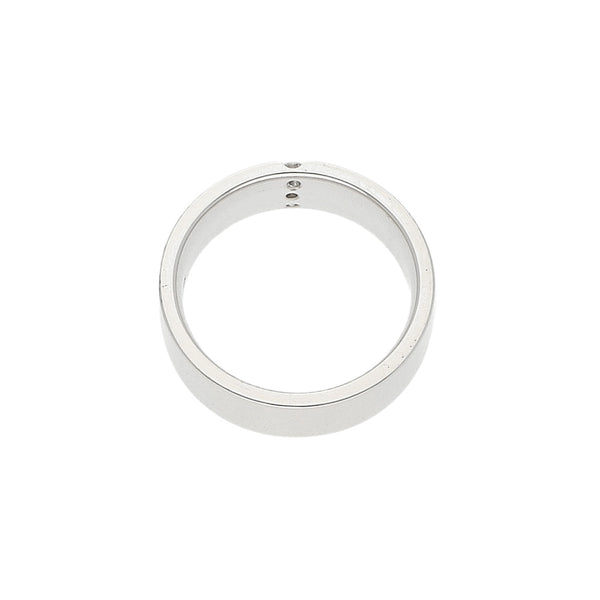 Argolla lisa con diamantes en oro blanco 14 kilates.
