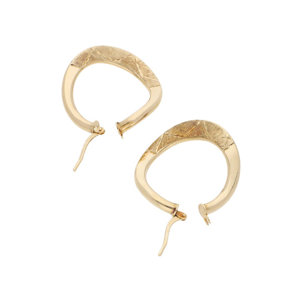 Arracadas onduladas en oro amarillo 14 kilates.