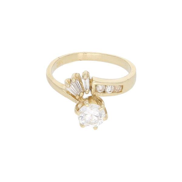 Anillo de compromiso en oro amarillo 14 kilates.