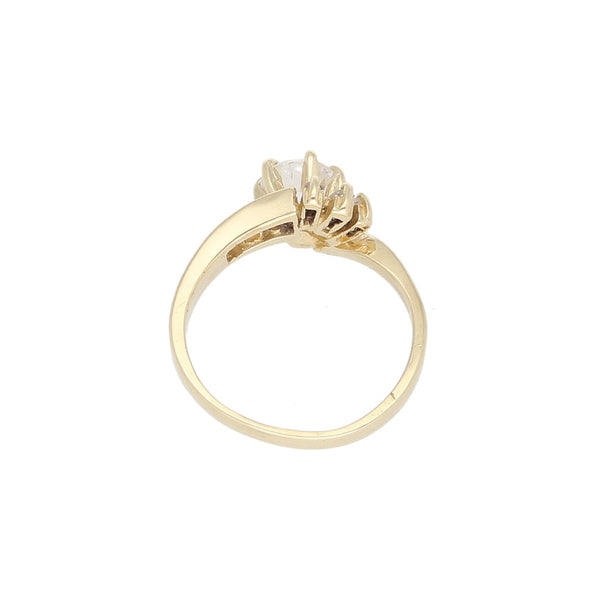 Anillo de compromiso en oro amarillo 14 kilates.