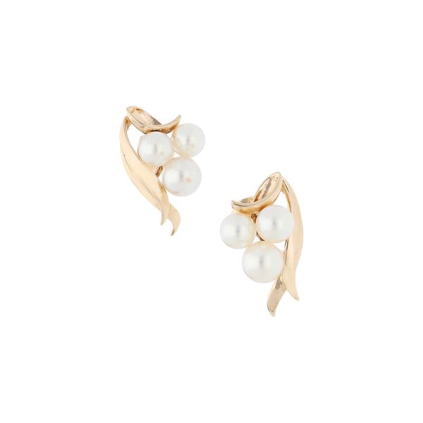 Broqueles diseño especial con perlas en oro amarillo 14 kilates.