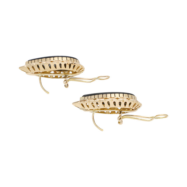 Aretes calados con ónix en oro amarillo 14 kilates.