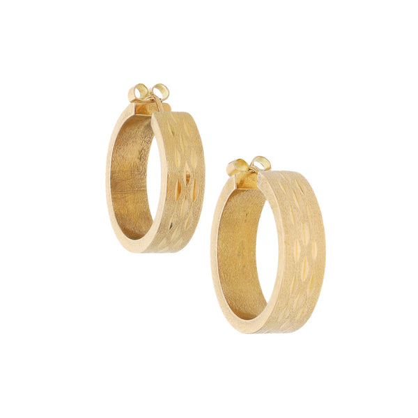 Arracadas huecas en oro amarillo 16 kilates.