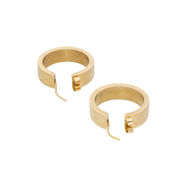 Arracadas huecas en oro amarillo 16 kilates.