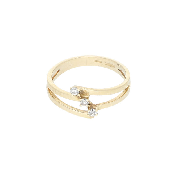 Anillo calado con sintéticos en oro amarillo 14 kilates.