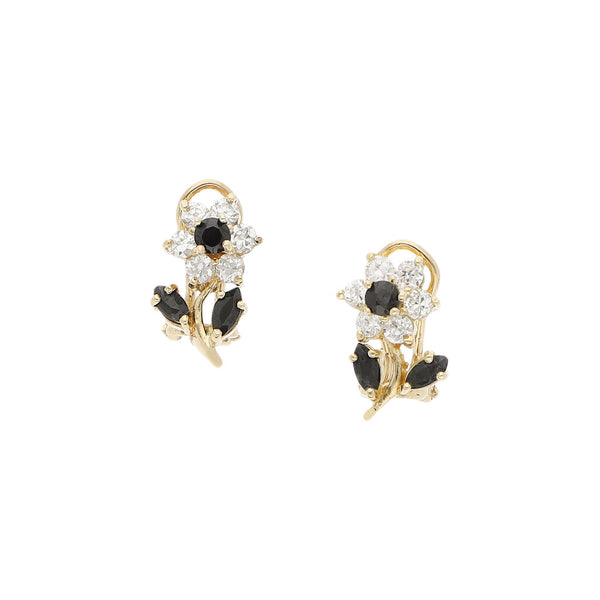 Aretes diseño especial motivo flor con sintéticos en oro amarillo 14 kilates.