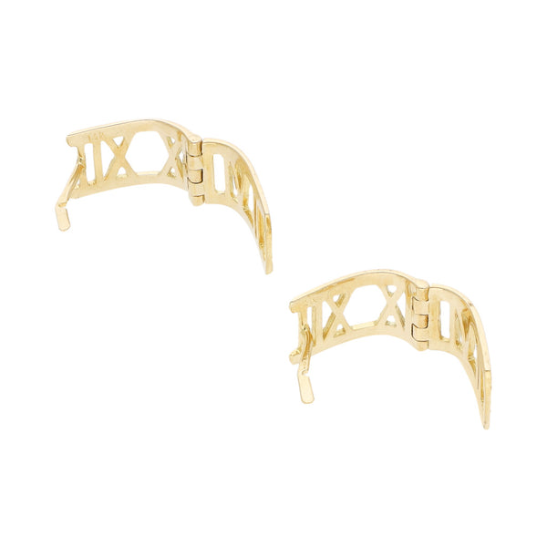 Juego de anillo, dije, aretes calados motivo números romanos en oro amarillo 14 kilates.