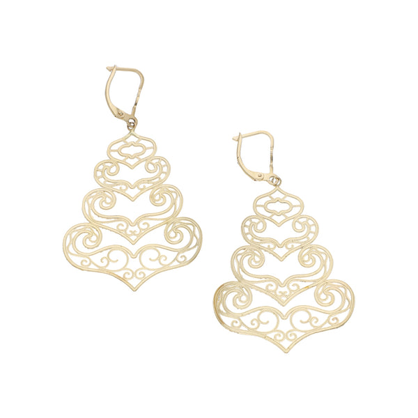 Aretes calados en oro amarillo 14 kilates.
