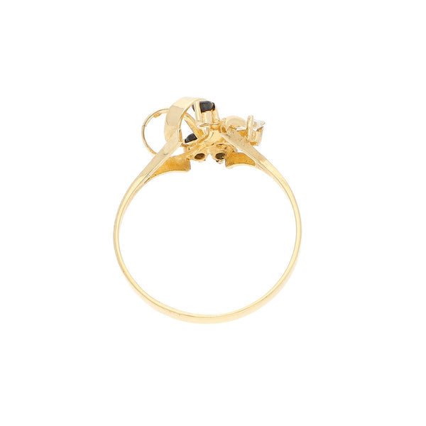 Anillo calado con sintéticos en oro amarillo 14 kilates.
