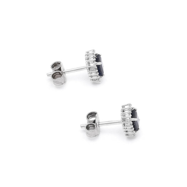Aretes diseño especial con diamantes y zafiros en oro blanco 14 kilates.
