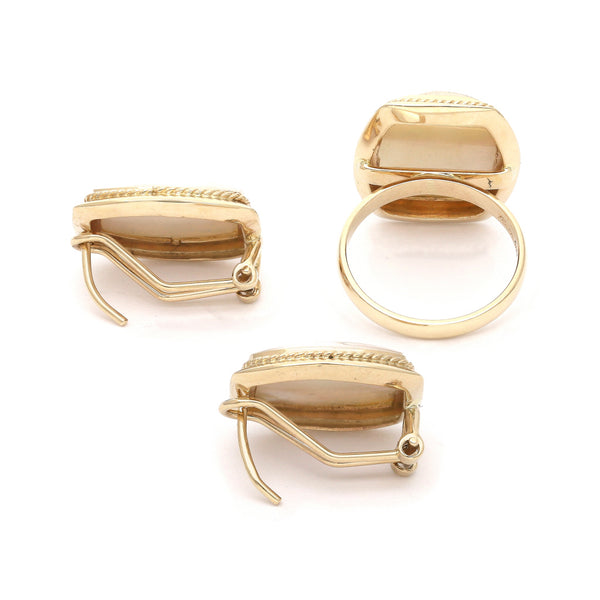 Juego de anillo y aretes diseño especial con perla en oro amarillo 14 kilates.