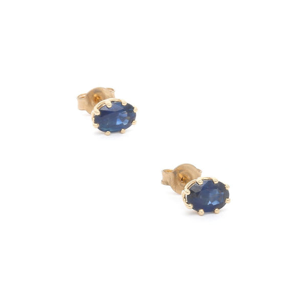 Aretes diseño especial con zafiro en oro amarillo 14 kilates.