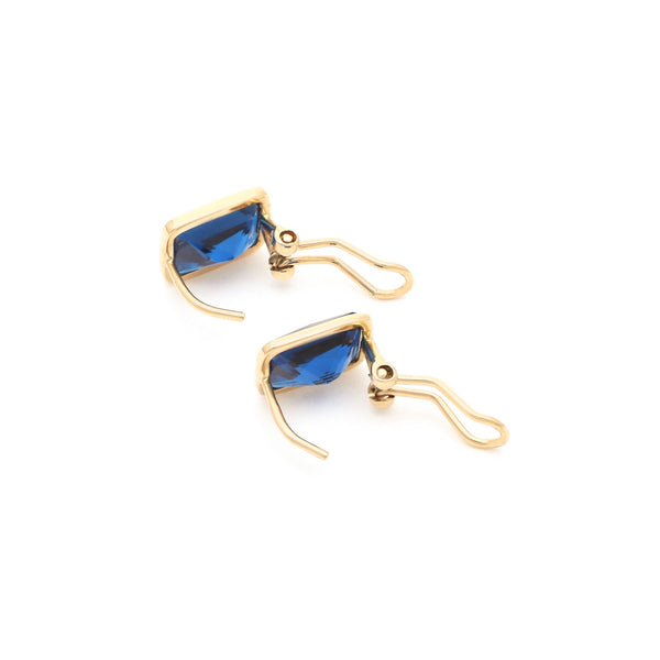 Aretes diseño especial con zafiros en oro amarillo 14 kilates.