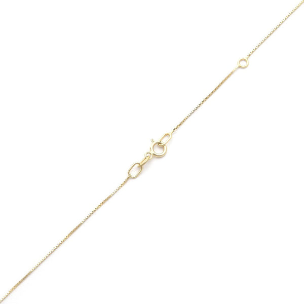 Gargantilla eslabón cuadrado cruzado y dije diseño especial con diamantes y rubí en oro amarillo 14 kilates.