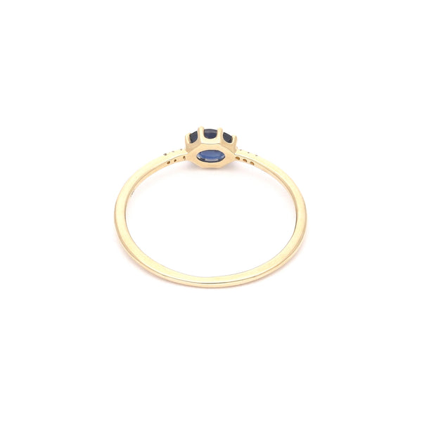 Anillo diseño especial con diamantes y zafiro en oro amarillo 14 kilates.