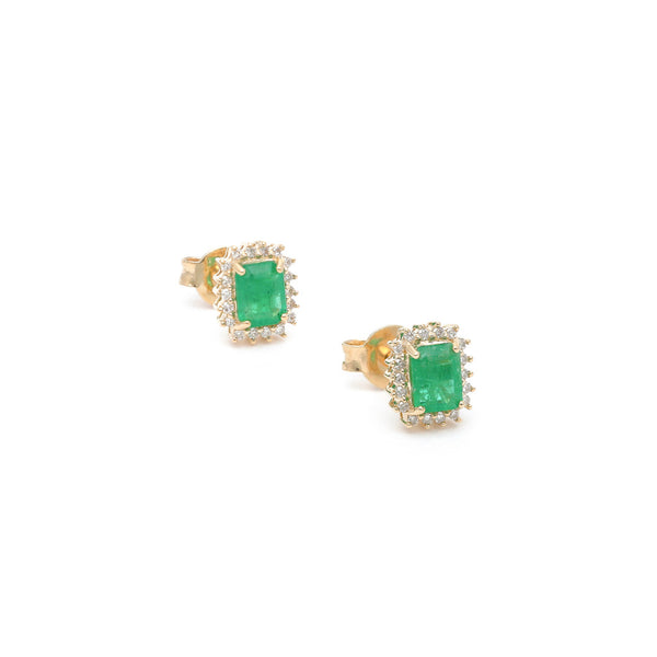 Aretes diseño especial con diamantes y esmeraldas en oro amarillo 14 kilates.