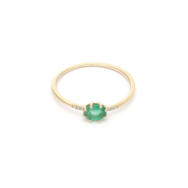 Anillo diseño especial con diamantes y esmeralda en oro amarillo 14 kilates.