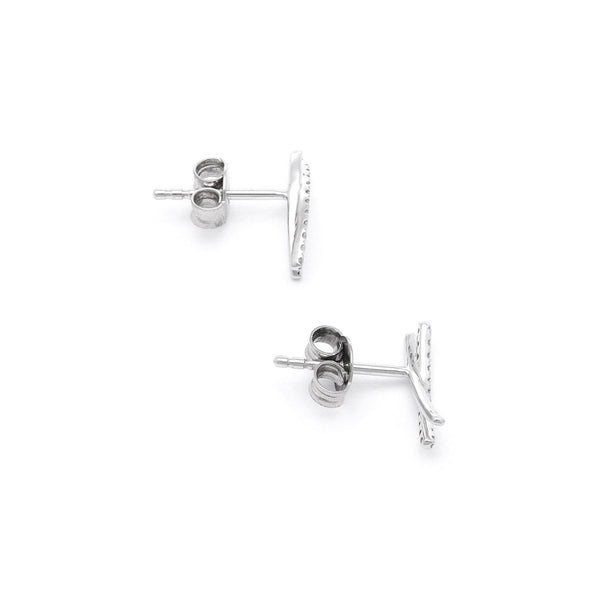 Aretes diseño especial con diamantes en oro blanco 14 kilates.