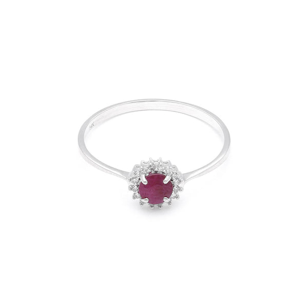 Anillo diseño especial con diamantes y rubí en oro blanco 14 kilates.