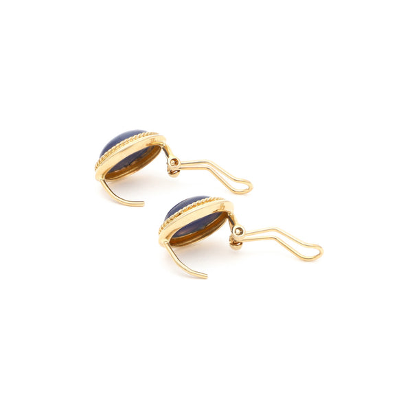 Aretes diseño especial con zafiro estrella en oro amarillo 14 kilates.