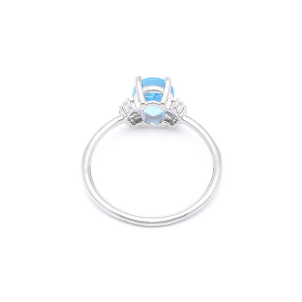 Anillo diseño especial con diamantes y topacio en oro blanco 14 kilates.