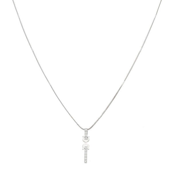 Gargantilla eslabón combinado y dije estilizado con sintéticos en oro blanco 14 kilates.