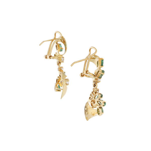 Aretes estilizados con sintéticos en oro amarillo 14 kilates.