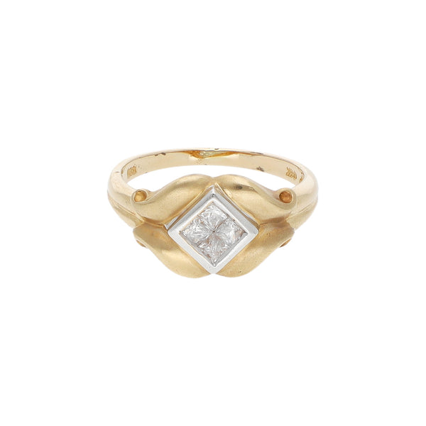 Anillo diseño especial con circonias en oro dos tonos 14 kilates.