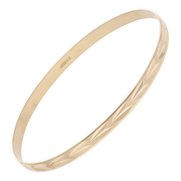 Pulsera de arillo labrada en oro amarillo 14 kilates.