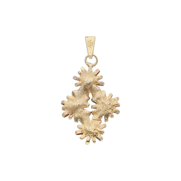 Dije diseño especial motivo flores en oro tres tonos 14 kilates.
