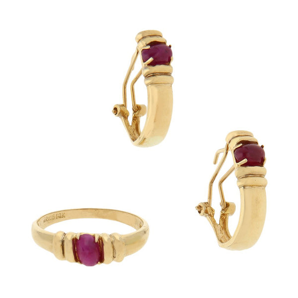 Juego de aretes y anillo diseño especial con rubíes en oro amarillo de 14 kilates.