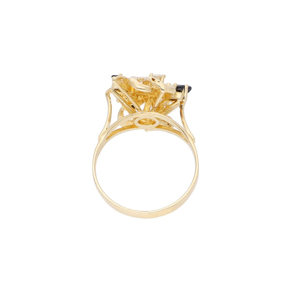 Anillo diseño especial con sintéticos en oro amarillo 14 kilates.
