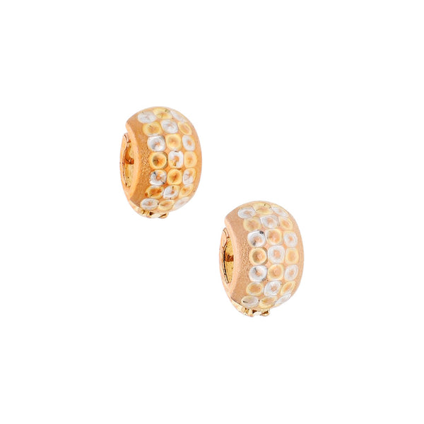 Aretes laminados en oro amarillo 14 kilates.