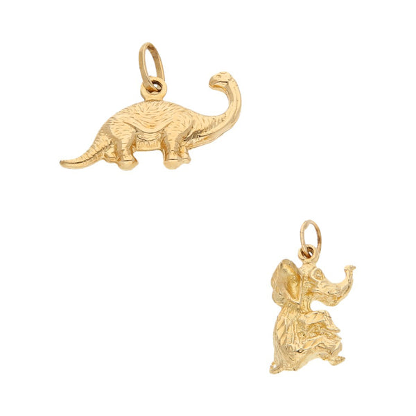 Dos dijes diseño especial motivo elefante y dinosaurio en oro amarillo 14 kilates.