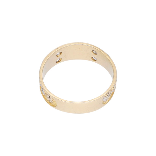 Anillo diseño especial motivo figuras diferentes con sintéticos en oro amarillo 14 kilates.