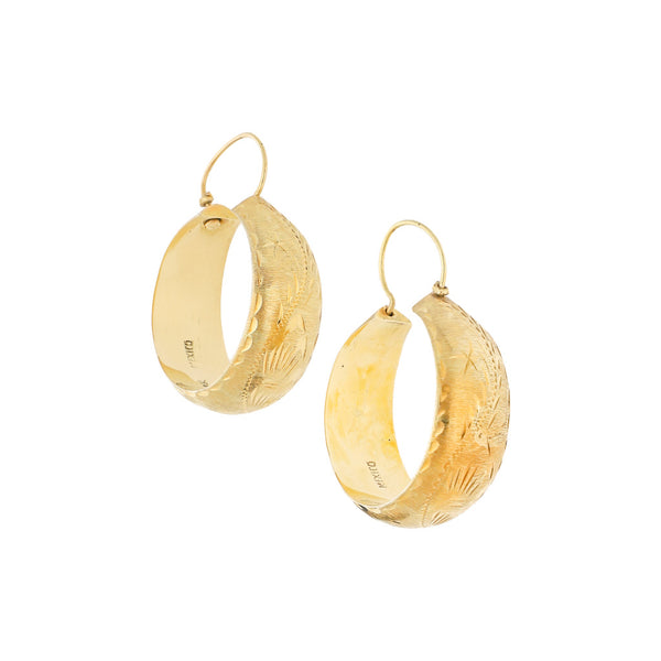 Arracadas labradas en oro amarillo 14 kilates.