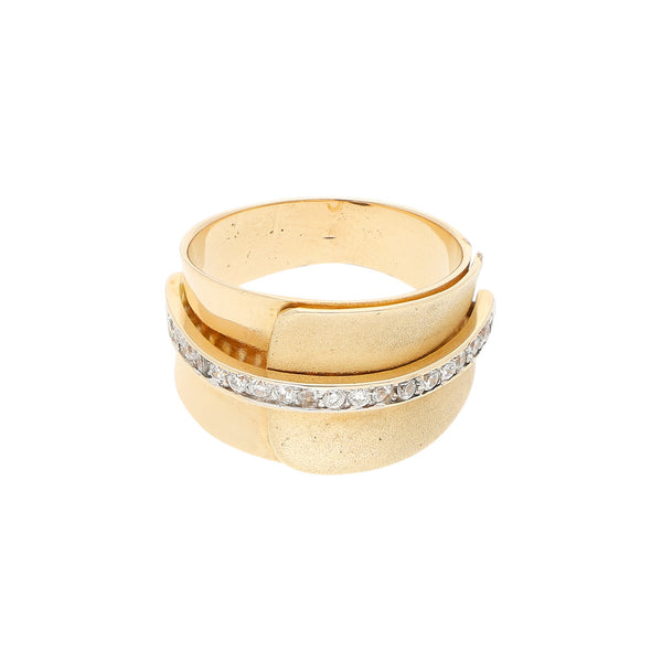 Anillo diseño especial con aplicación y sintéticos en oro amarillo 14 kilates.
