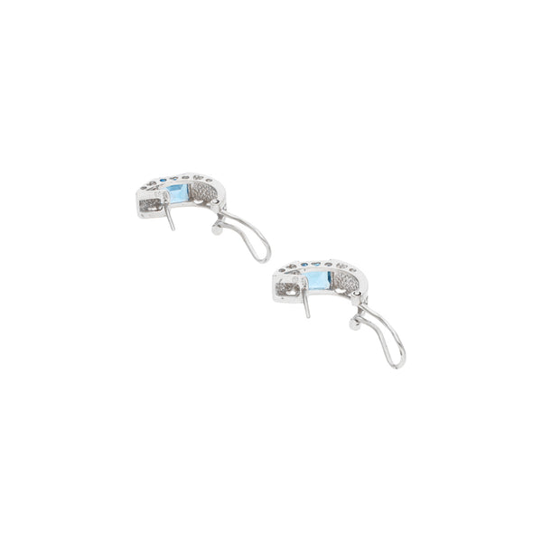 Aretes estilizados con sintéticos en oro blanco 14 kilates.