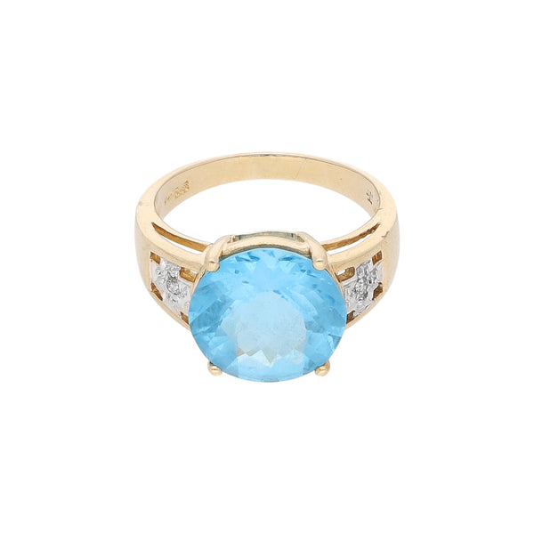 Anillo diseño especial con diamantes y sintético en oro dos tonos 14 kilates.