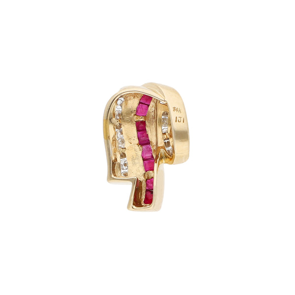 Dije estilizado con diamantes y sintéticos en oro amarillo 14 kilates.