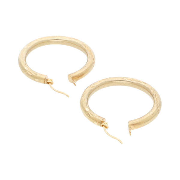 Arracadas y broqueles diseño especial con diamantes y sintéticos en oro amarillo 14 kilates.