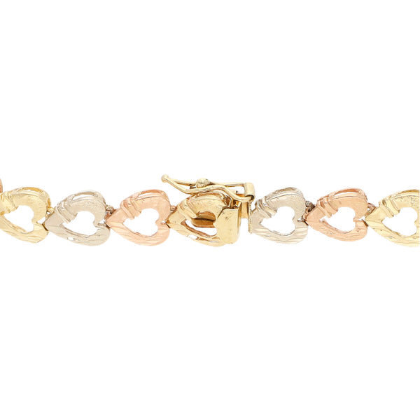 Pulsera eslabón labrado motivo corazón en oro tres tonos 14 kilates.