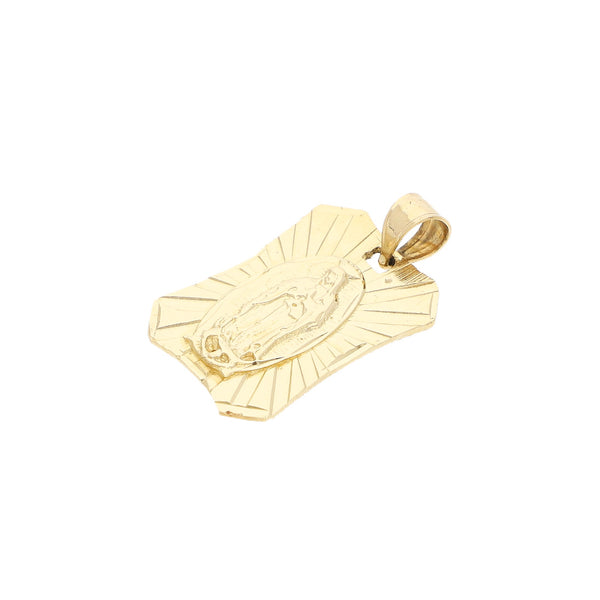 Medalla labrada motivo Virgen de Guadalupe en oro amarillo 14 kilates.