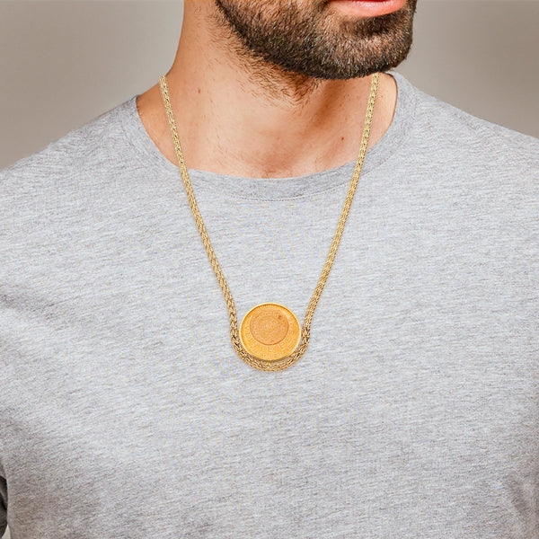Collar eslabón boleado con aplicación moneda de veinte pesos oro mexicano 21.6 kilates en oro amarillo 14 kilates.