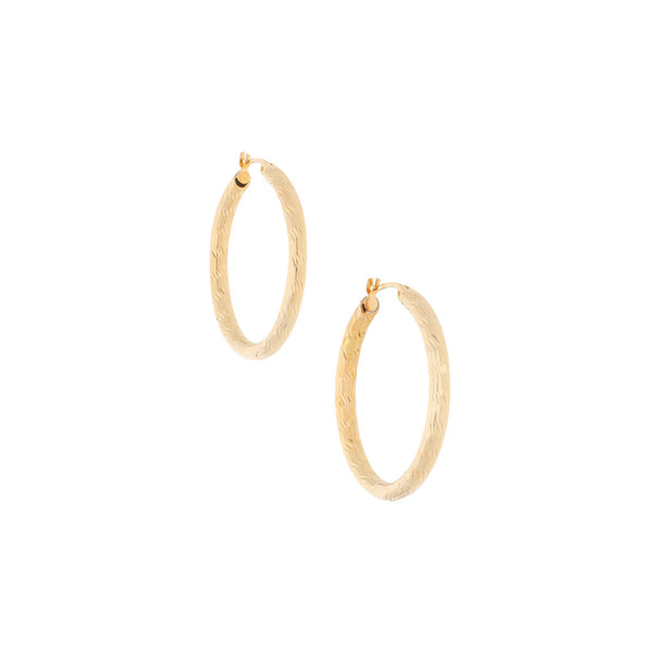 Arracadas huecas en oro amarillo 14 kilates.